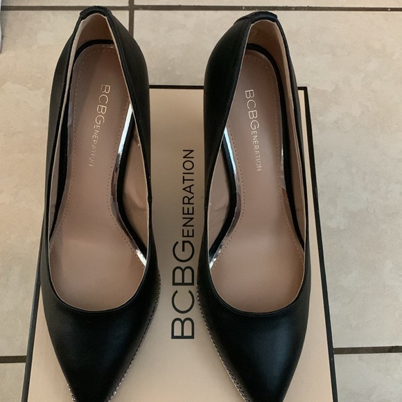 BCBG leather shoes almost new with box silver lining design 3 inch heels. - Picture 2 of 4